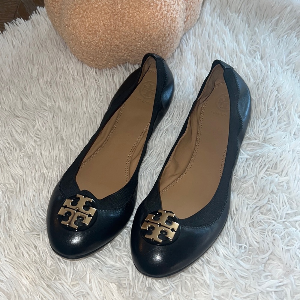 Tory burch black and gold claire flats